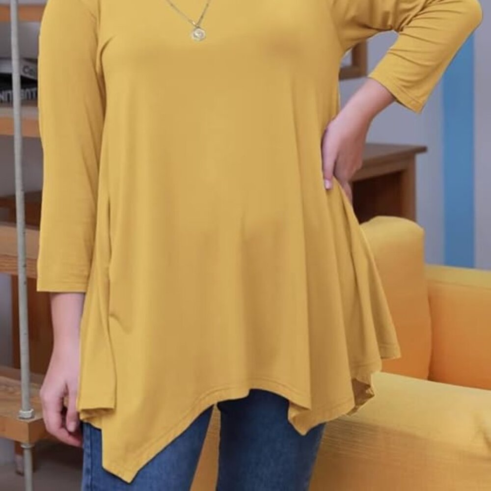 Excellent condition Women's 3/4 Sleeve Tunic W=20.5", L=29"